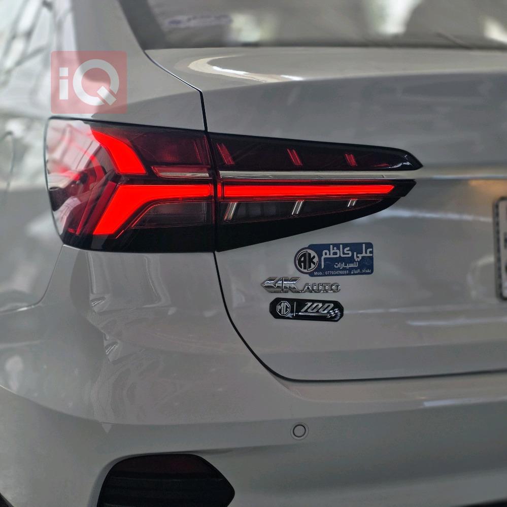 ئێم جی 5 پڵەس